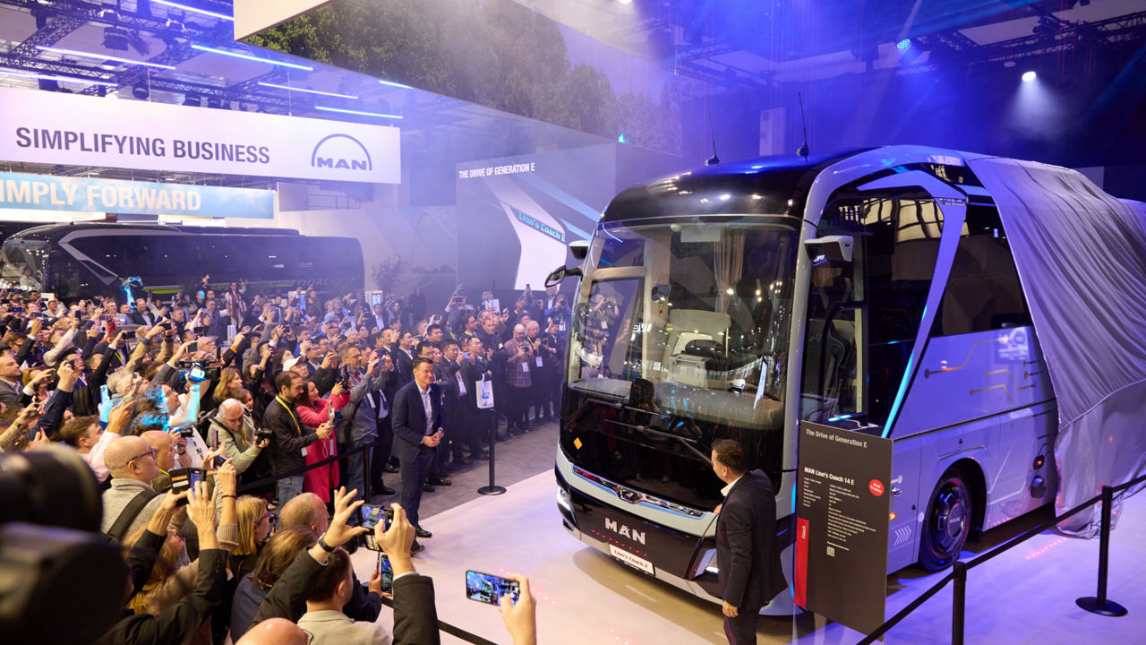 Der MAN Lion’s Coach 14 E erhielt am Tag seiner Weltpremiere bereits seine erste Auszeichnung als „Sustainable Bus of the Year 2026“.